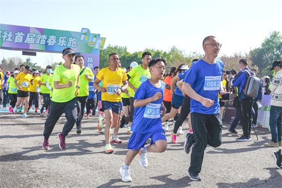 2023年4月16日上午，德鄰社首屆踏春樂跑在美麗的正直公園歡樂開跑。