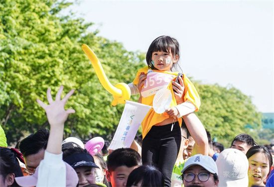 2023年4月16日上午，德鄰社首屆踏春樂跑在美麗的正直公園歡樂開跑。